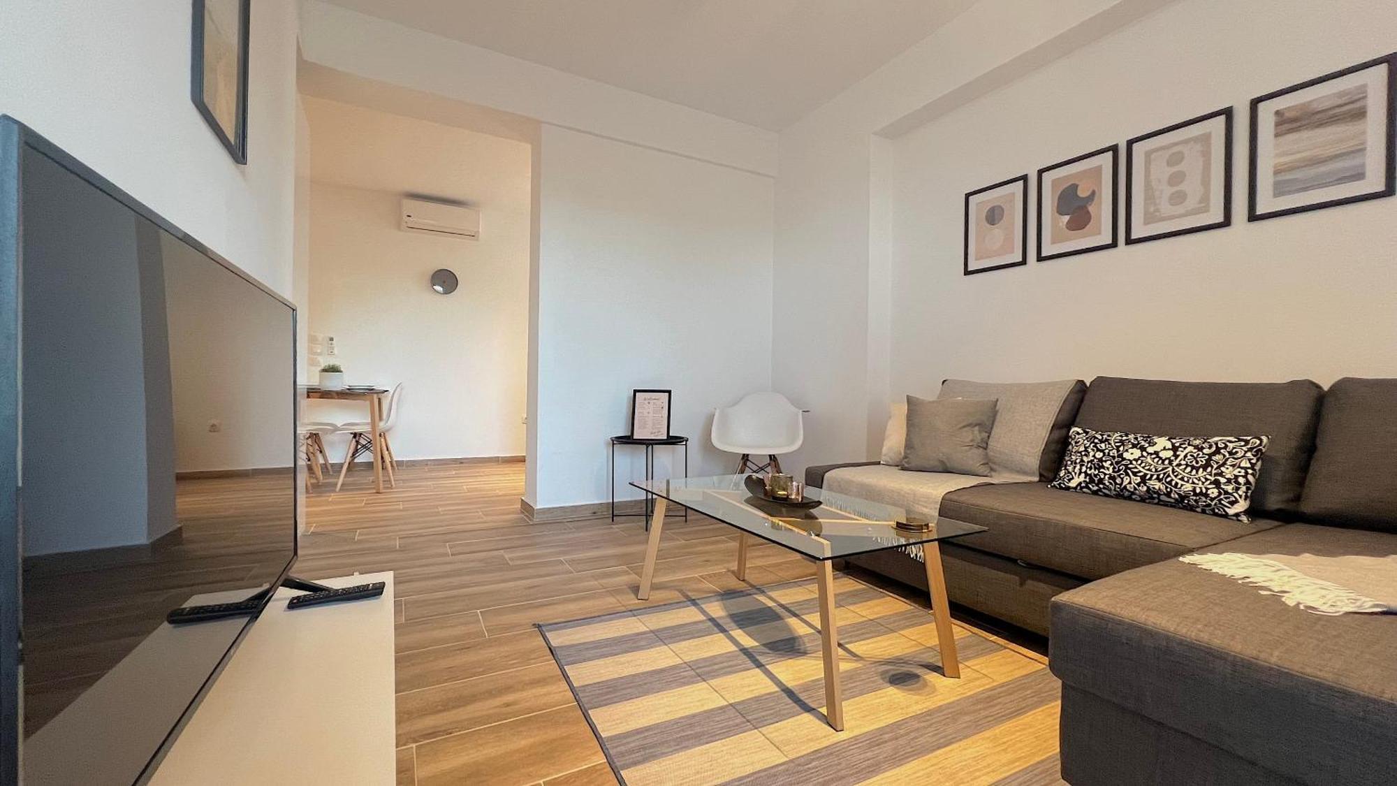Pentelis Cozy In Paleo Faliro * Athens